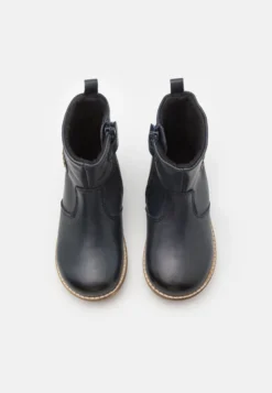 Friboo Leather - Stivaletti - Dark Blue 3 Friboo Leather - Stivaletti - Dark Blue -Friboo 106e936d5b78419d9efc22824b7d2db8 scaled